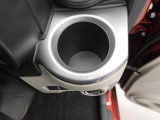【カップホルダー】エアコン吹き出し口下部に設置されていますので使いやすさバッチリ!運転席から手の届くちょうどの位置です!