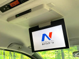【フリップダウンモニター】大画面モニターで後席でもエンタメをお楽しみいただけます。小さなお子様にも大人気の装備です♪