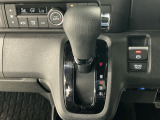 オートマチックシフトレバーは、手になじみ操作しやすい形状で安全運転にもつながります♪