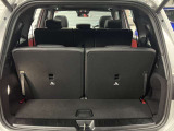 ゆったりとしたトランクルームでございます。たくさんのお荷物の車載が可能でございます。
