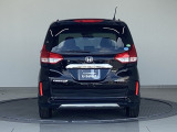 バックカメラが付いているのでバックでの車庫入れも安心です。