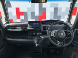 インパネ全体:視界が開けて前が見やすい設計です!安全に運転できます!