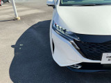 対向車がいてもハイビームを維持できるアダプティブLEDヘッドライト。車速に応じてハイビームの自動配光を維持して、常に視認性の高い状態が維持されます。