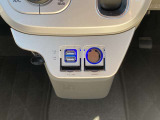 USB、シガーソケットです。