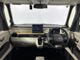 開放的な前方視界!運転がしやすく疲れにくいです♪窓が大きく、見通しがとってもいいお車です♪