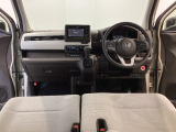 【前方視界】開放的な前方視界!運転がしやすく疲れにくいです♪窓が大きく、見通しがとっても良いおクルマですよ♪