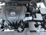 「SKYACTIV-G(ガソリン)」は、規格外の高圧縮を実現し、世界のエンジン技術者に驚きを与えました。さらに、それを維持したままノッキングの発生を抑え、熱効率を向上、走りにも寄与したエンジンです。
