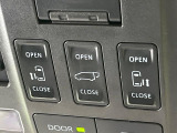【両側パワースライドドア】スマートキーや運転席のスイッチで後席両側スライドドアの開閉が可能♪電動だから力を入れてドアを開ける必要が無く、小さなお子様でも簡単に開け閉めでき快適です♪