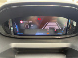 アクティブクルーズコントロールはレーダーが前方車を検知、設定速度より遅い車両が現れても、設定車間距離を保つためにエンブレとシフトダウンによって自動減速、車間距離が開けば、設定速度まで再加速します