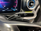 ステアリングシフトが装備されております。ステアリングから手を離さずにシフトチェンジができます。マニュアルモードをご選択頂くことにより、よりアグレッシブな走行が可能となります。