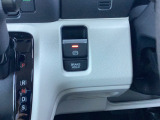 電子パーキングシステム搭載車です。ブレーキホールド機能もついております。アクセルペダルを踏めば自動的に解除します。