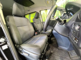 運転席シート廻りは使用感も少なく、良好な状態となっています。丁寧に使われていたことがよくわかりますね。