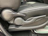 運転席はシートリフター付きで運転しやすいポジションを設定できます♪