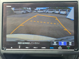 駐車時の安全確認をサポートするバックカメラも使用できます。インターナビで様々な情報を得ることもできます。