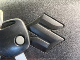 【キーレス】少し離れた場所からでもボタン一つでドアの開錠・施錠ができるのでとっても便利!ドアの鍵穴周りに傷をつけることもありません♪