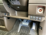 左側に高速で便利なETCがあり、横滑りを防ぐVSAなどのスイッチは、運転席の右側、手の届きやすい位置にあります。