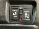【両側パワースライドドア】両側がパワースライドドアになっており、運転席のスイッチやスマートキーでも開閉が可能です!開口部も広いので乗り降りも楽々♪