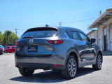 【CX-5】上質感と精悍さを兼ね備え、ワイド感を強調した意匠。オールラウンドな機能美と品格、洗練されたデザイン。