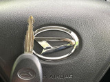 【キーレス】少し離れた場所からでもボタン一つでドアの開錠・施錠ができるのでとっても便利!ドアの鍵穴周りに傷をつけることもありません♪