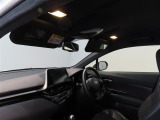 バニティミラー・運転席チケットホルダー付きサンバイザー装備です。