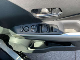 運転席のパワーウインドウ等操作部