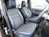 【内装】のセレナ車内です♪もちろん、フロアマットもついてますよ〜!
