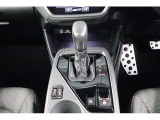 ミッションはストレート型CVTマニュアルモード付になります、CVT車ですがマニュアル感覚で運転操作ができます!前席シートヒーターとステアリングヒーターを装備しております!