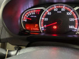 視認性に優れたメーターを採用しており、走行中でも車速や情報が分かりやすく表示されます。運転時の視線移動をむりのない範囲に抑え、快適で安心感のあるドライブをサポートします。