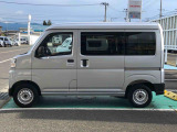 納車前にはプロのメカニックが点検、整備を行いますので安心してお乗り頂けます。