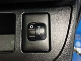 積載時に後ろが下がってライトが高くなったことによる相手車への眩惑を防止する焦点調整ができます