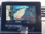 アラウンドビューモニター装備!空から見ているような映像によって不慣れな場所での車庫入れや縦列駐車等はもちろん狭い道でのすれ違いも安心♪