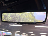 【デジタルインナーミラー】後席の大きな荷物や同乗者で後方が確認しづらい時でも安心!カメラが撮影した車両後方の映像をルームミラー内に表示。クリアな視界で状況の確認が可能です!