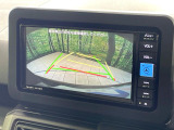 【バックカメラ】駐車時に後方がリアルタイム映像で確認できます。大型商業施設や立体駐車場での駐車時や、夜間のバック時に大活躍!運転スキルに関わらず、今や必須となった装備のひとつです!