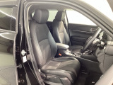 運転席、助手席☆ともにゆとりのある空間となっております♪