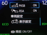 サポカーSとは、緊急ブレーキに加えて、高齢者に多いと言われている踏み間違い事故防止をサポートする機能です。詳しくは販売店スタッフまでお尋ね下さい。