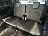 ◆3列目シート◆急な増員にも対応できます!また荷物を載せたい時は収納すればスペースの確保ができるので便利です♪オプションでシート撥水などもご用意しています。ご希望の際はスタッフまでお申し付けください。