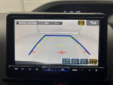 バックカメラ機能付きです!バックする際に後方の様子をカーナビのモニター上に表示してくれます。運転席にいながら、後方が確認できるので、バック駐車が、スムーズに行えます!