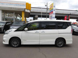 左側面です。ワンタッチオートスライドドア〈助手席側〉(挟み込み防止機構付)