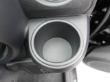 カップホルダーは運転席や助手席からちょうど手の届く位置です!!