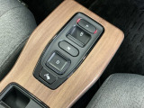 ATセレクトレバーの代わりに指先で操作するエレクトリックギアセレクターを採用。スマートな操作が楽しめます