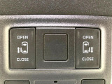 【両側パワースライドドア】スマートキーや運転席のスイッチで後席両側スライドドアの開閉が可能♪電動だから力を入れてドアを開ける必要が無く、小さなお子様でも簡単に開け閉めでき快適です♪