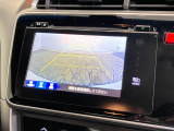 【バックカメラ】リバースにするだけで映ります、後方の安全確認や、狭い駐車場での車庫入れ、雨の日や夜間など視界の悪い時に便利です!安全にバックする為には欠かせない装備です。