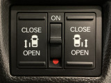【両側パワースライドドア】両側がパワースライドドアになっており、運転席のスイッチやスマートキーでも開閉が可能です!開口部も広いので乗り降りも楽々♪