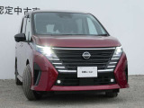アダプティブLEDヘッドライト。フロントカメラで前方の状況を検知し対向車や先行車に眩しい思いをさせることなく必要なところだけを遠くまで照射します。