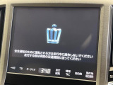 【メーカー純正ナビ】インテリアに溶け込むスタイリッシュな「専用設計」メーカーナビを装備♪視認性や操作性など基本性能にも優れ、より上質なカーライフをお楽しみいただけます。