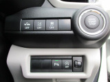 ボタン1つでエンジンを始動【キーレスプッシュスタート】!各機能のスイッチは運転席から操作ラクラク。