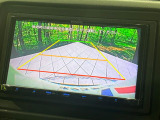 【バックカメラ】駐車時に後方がリアルタイム映像で確認できます。大型商業施設や立体駐車場での駐車時や、夜間のバック時に大活躍!運転スキルに関わらず、今や必須となった装備のひとつです!