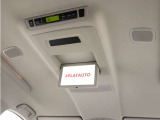 【電動後席モニター】プレミアムサウンド専用!電動開閉後席フリップダウンモニターです。5.1chサウンド、18スピーカーの専用音響システムとなり、人気の装備になります。
