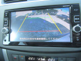 後方確認に便利なバックビューモニター装備です。