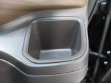 運転席側の手の届きやすい位置にもドリンクホルダーが付いています。